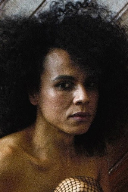 Aisha Brunno as Lin in O Natal dos Silva