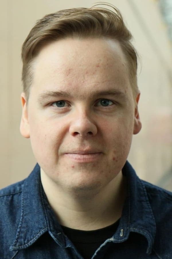 Antti Tuomas Heikkinen as Komppi Momppi / yöllinen kulkija in Heavysaurs: The Movie