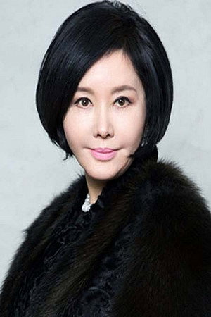 Yoo Hye-ri as Sa Gwi Jeong in Golden Pouch