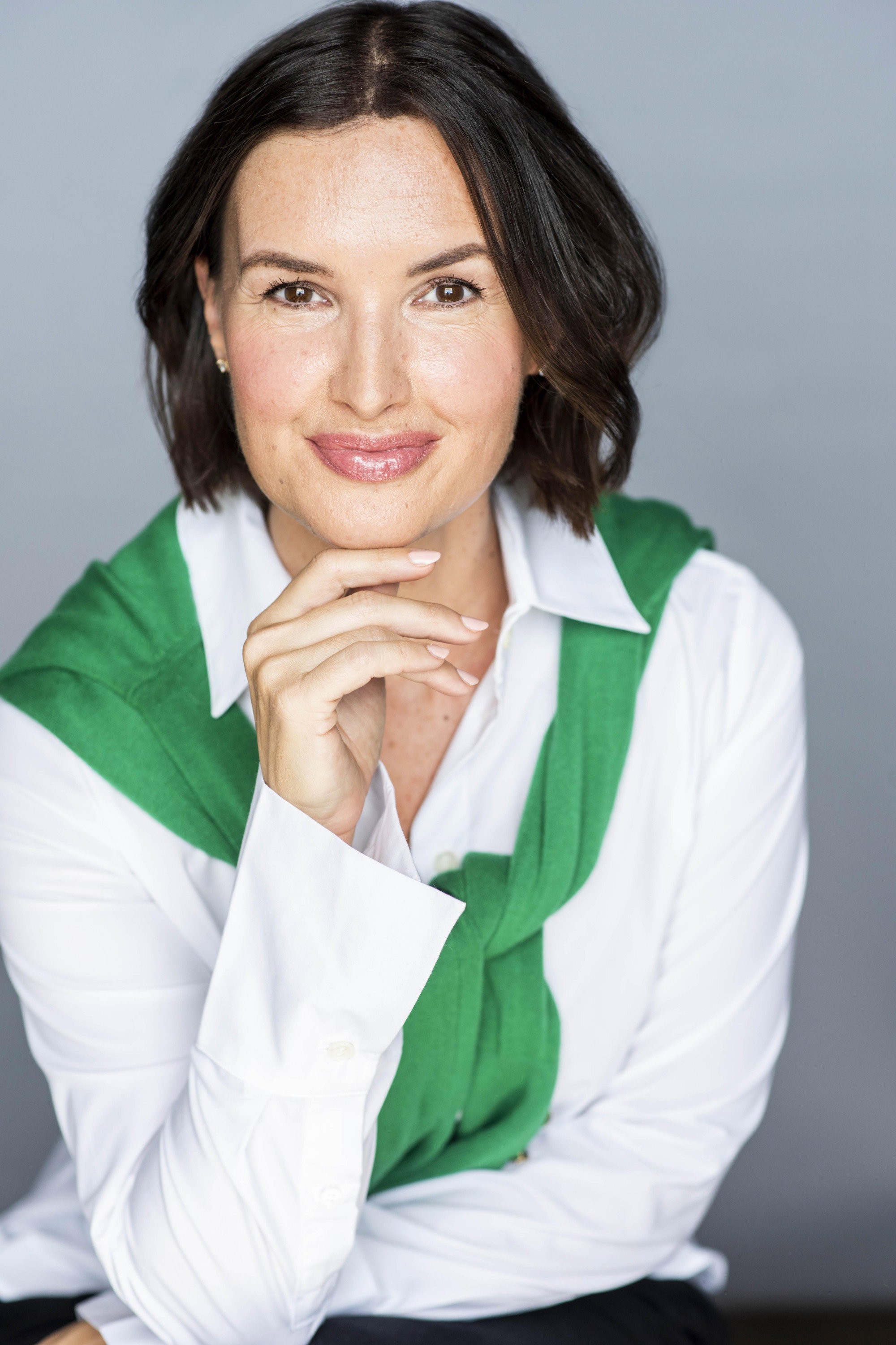 Meredith Riley Stewart as Anna in Parent Teacher