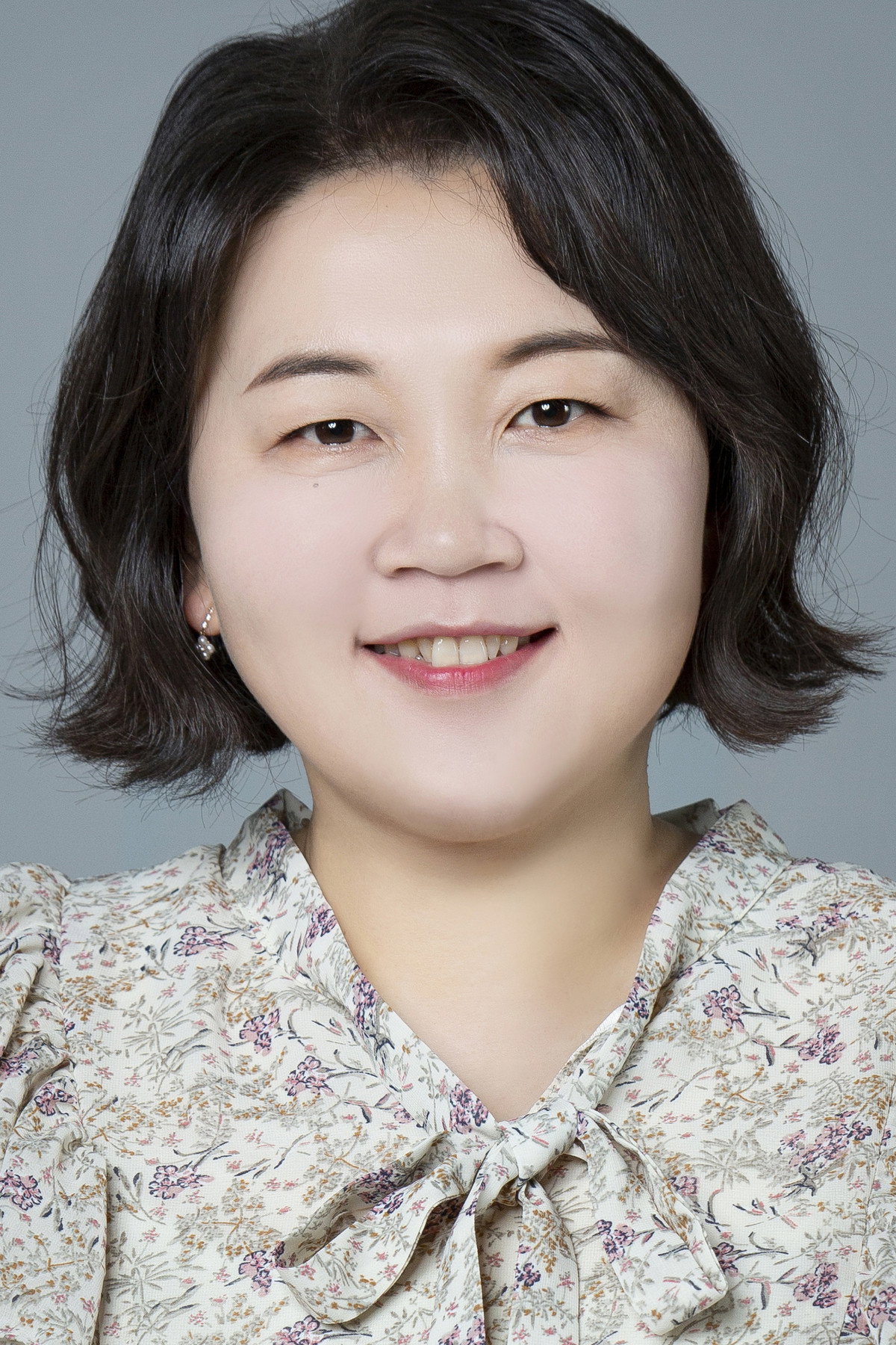 이선희 as Pyo Ha-jeong in Troll Factory