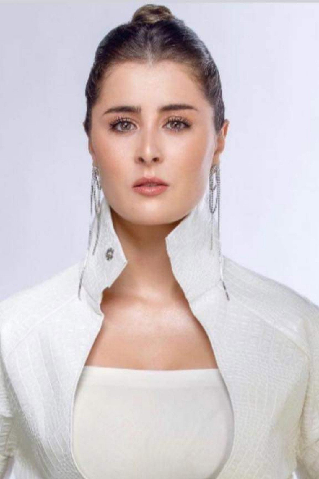 Aïcha Ben Ahmed as ميسون بنت بحدل in Moawiya