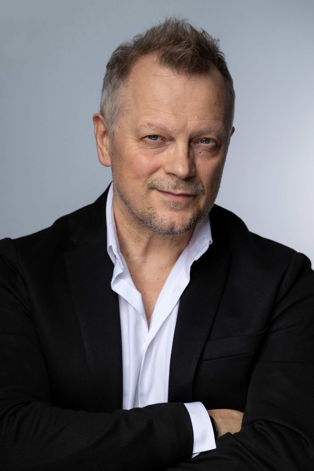 Piotr Szwedes as Jan, właściciel firmy kurierskiej "Twoja Paczka" in Kurierzy