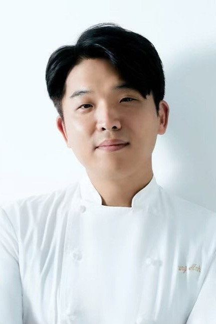 안성재 as Self - Judge in Culinary Class Wars