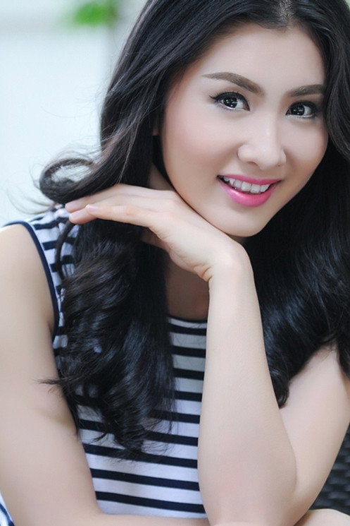 Nguyệt Ánh as Cúc in Cổng Mặt Trời