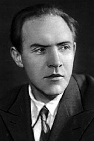 Василий Ванин as Pavel Pavlovich in Wings of Victory