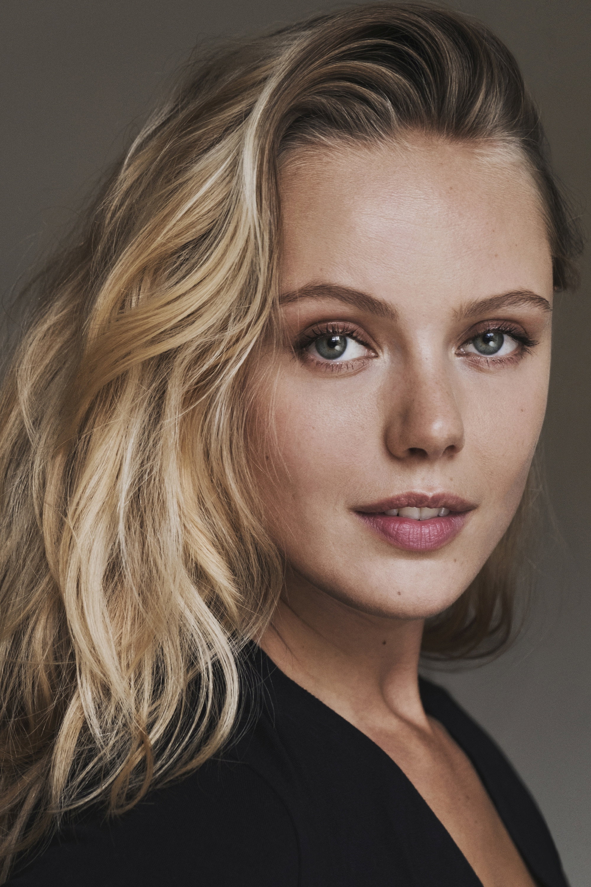 Frida Gustavsson as Ninni Nilsson in Swoon