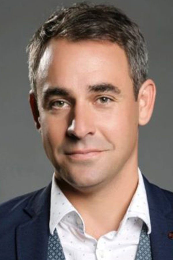 Filip Tůma as Anton Holubec in Dunaj, k vašim službám