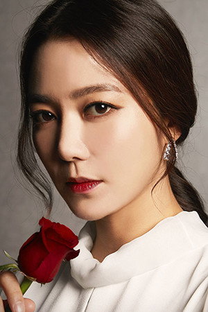 이소연 as Kwon Eun-sun in Let's Get Married