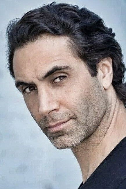Daniel Messier as Avi in Life on Top