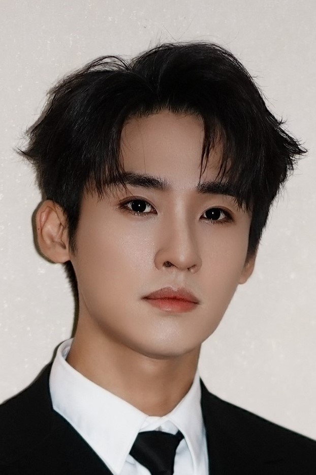 张赫 as Yuan Ming in Lost Love in Times