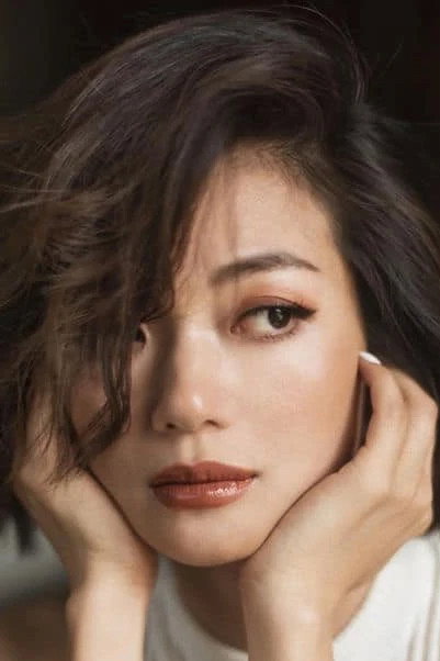 Kiều Anh as Bà Lan (lúc trẻ) in Trạm cứu hộ trái tim