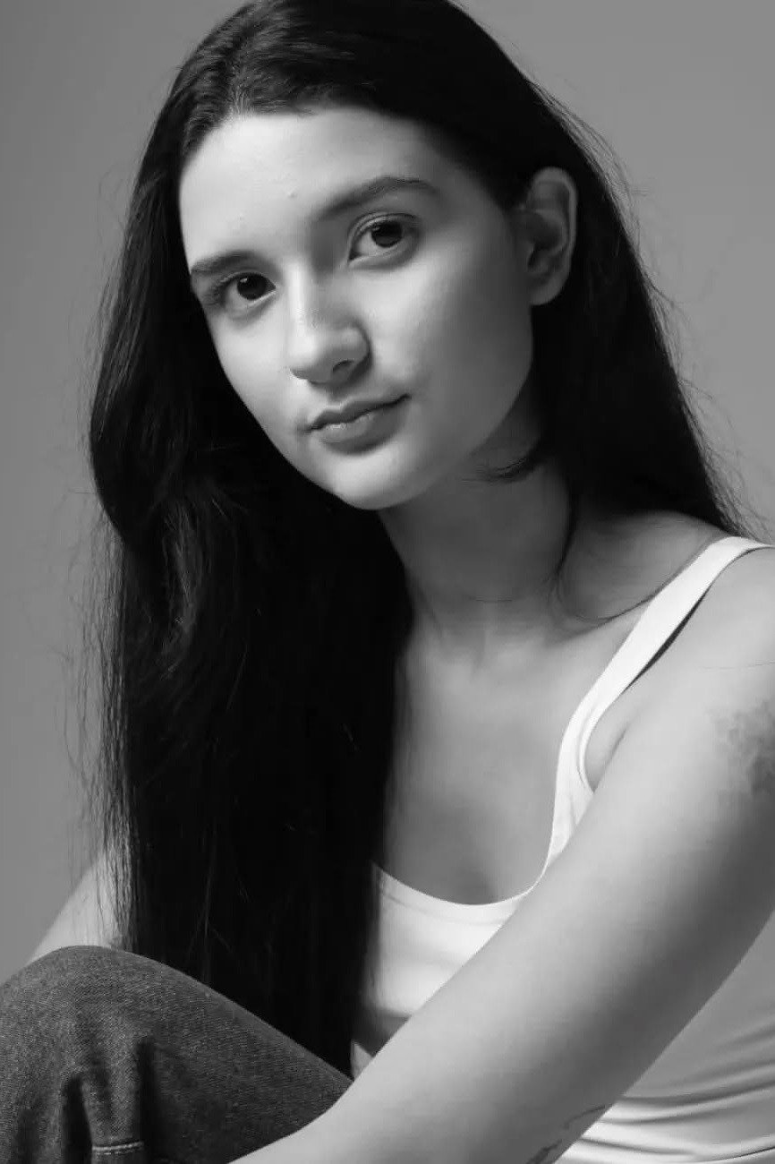 Fernanda Tauhyl as Íris in Você Continua