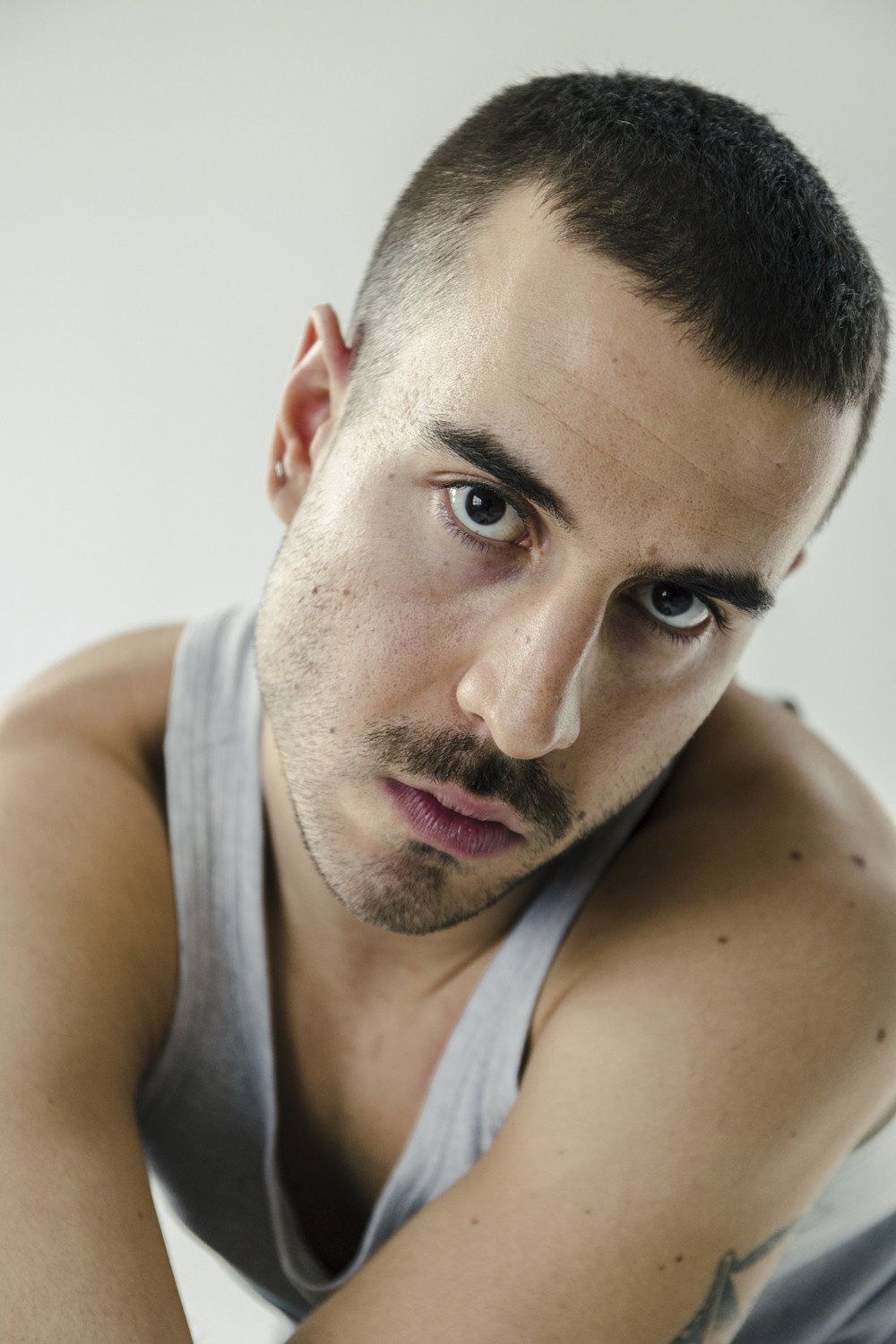 Carlos Cábalas as Hako in Jauría