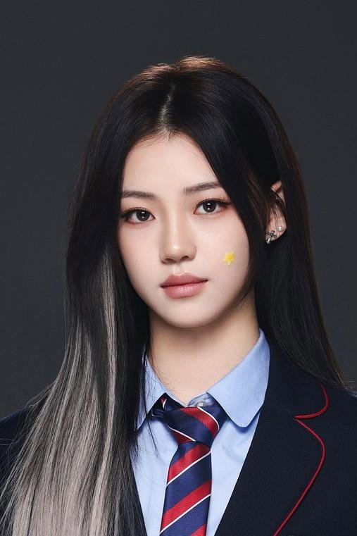 丁湘源 as Zhong Ling in Girl on Edge