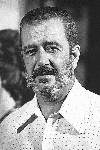 Ênio Santos as Artur Freitas Ribeiro in Escalada