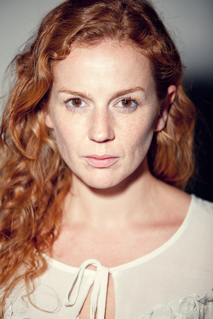 María Vázquez as Detective Carrera in The Gardener