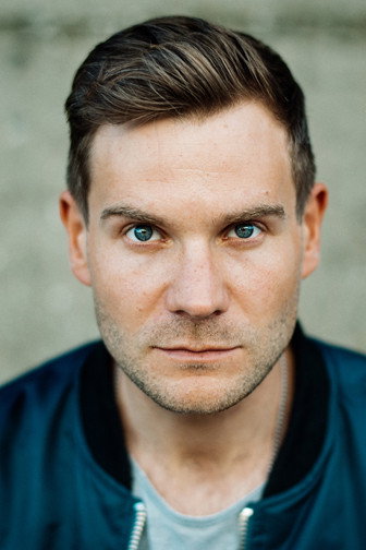 Lukas Piloty as Lenas Kerl in Lena will es endlich wissen