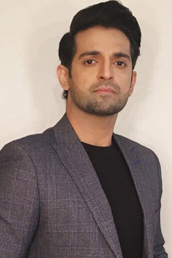 Siddharth Makkar as Rishabh Puri in Turning 30
