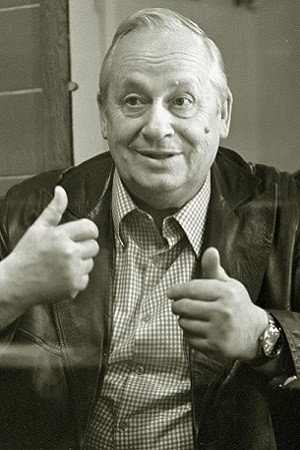 Георгий Менглет as Черчиль in Victory