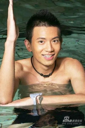 秦炎仕 as 坤中 (Actor) in Armor Hero