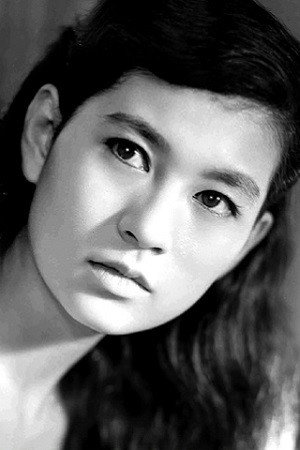 石原まき子 as Eri in Crazed Fruit