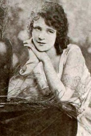 Beatrice Burnham as Liz in The Flame of Life