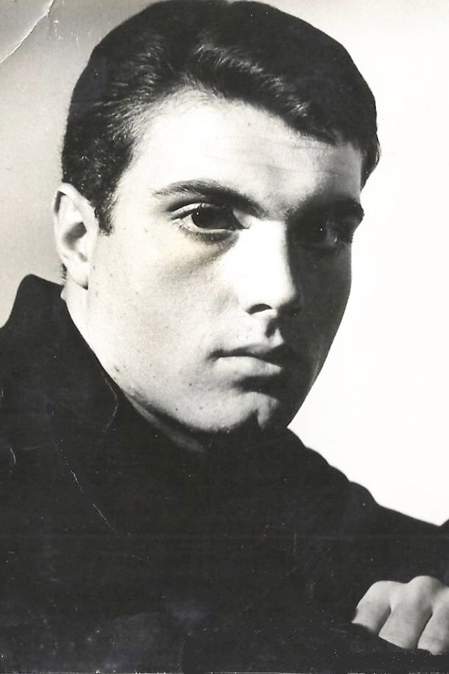 Carlos Piñar as Antonio Alonso in The Big Family