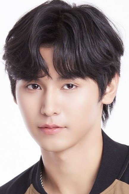 พชร สวนศรี as Leo in TharnType: The Series