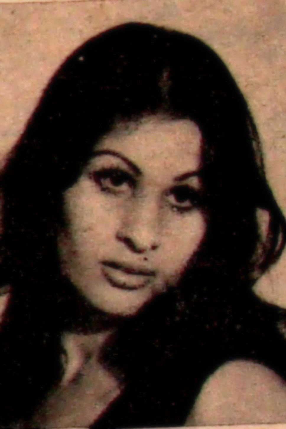 Tavoos as Tavoos in Hormat-e Rafigh