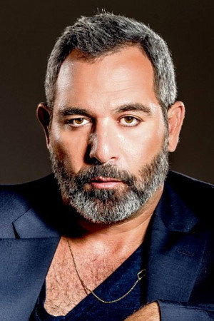 Moris Cohen as Yaniv in Ziggy