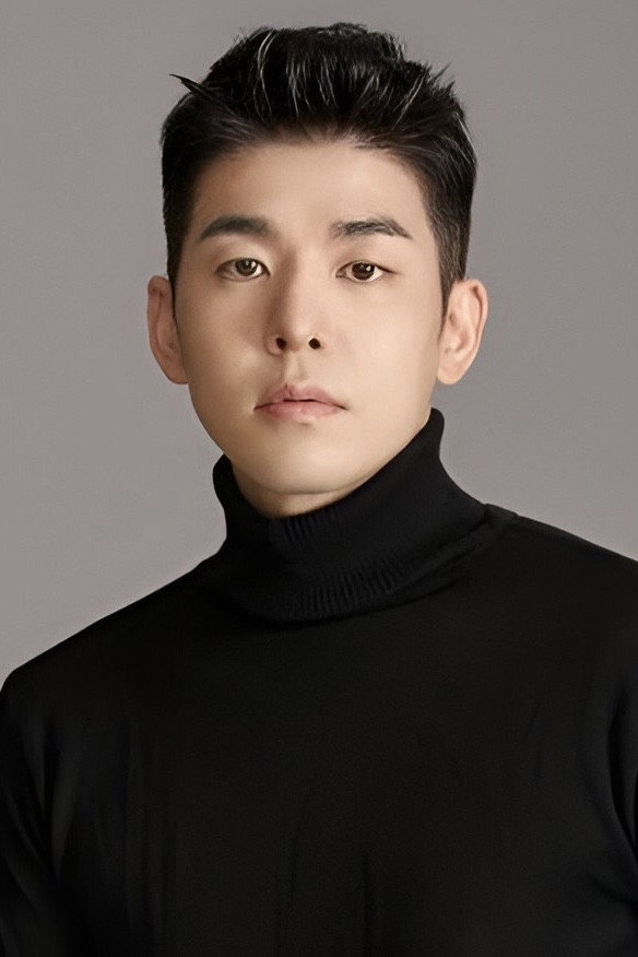김사권 as Joo Ho-chan in Remarriage & Desires