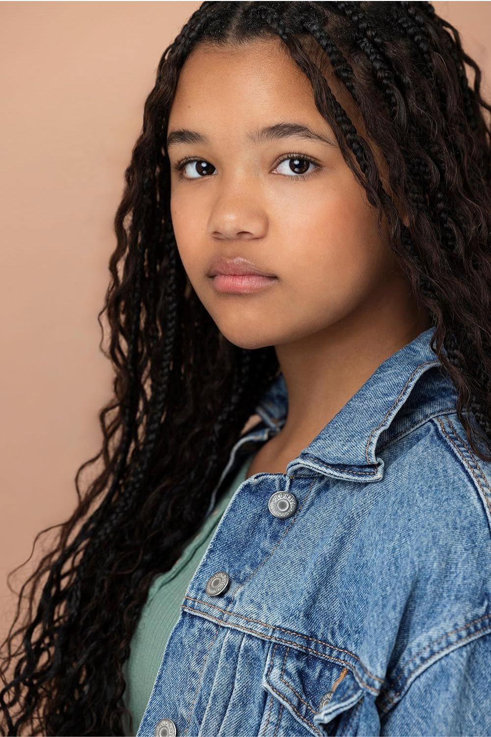 Bella Blanding as Sophie in Tecie