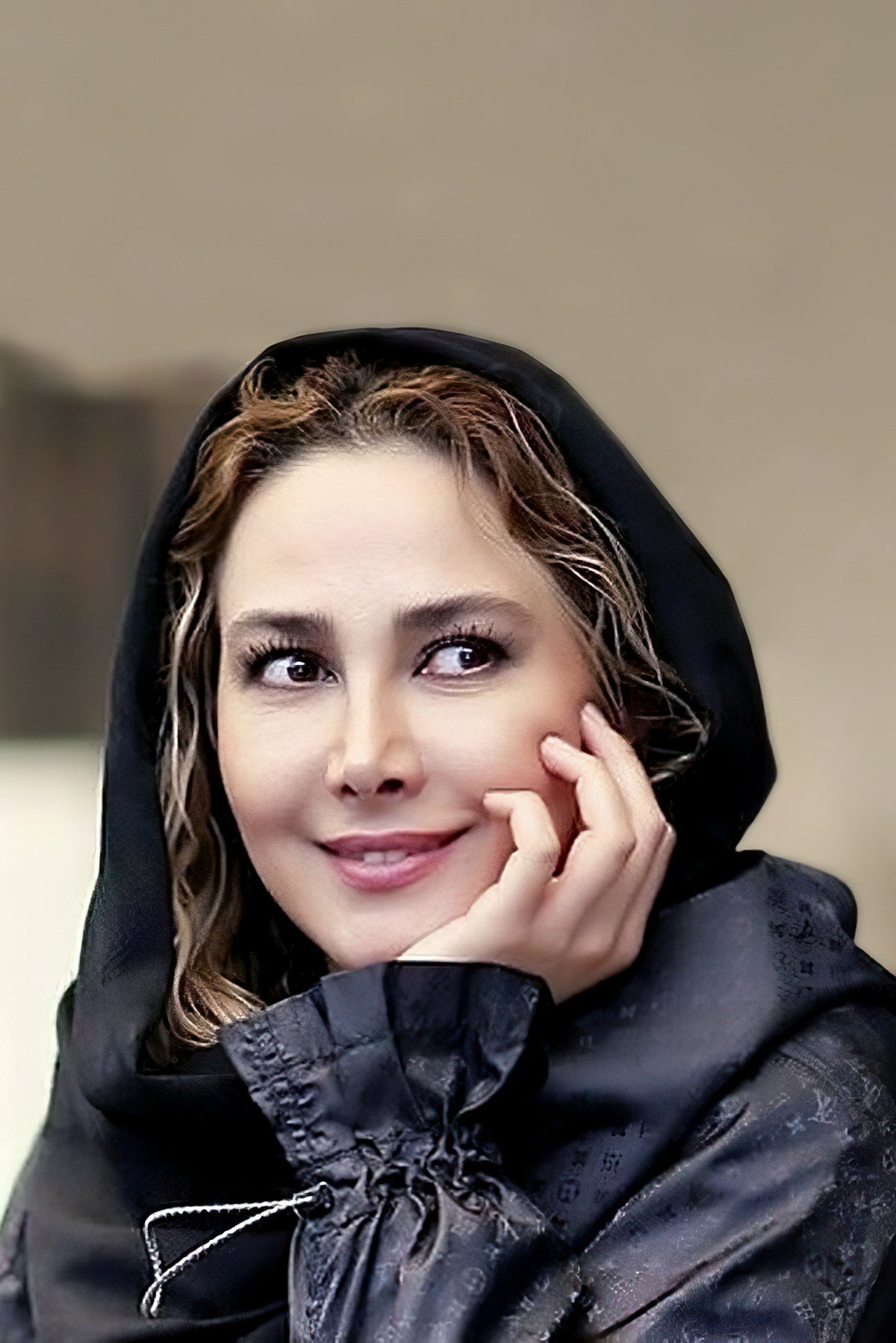 Anahita Ne'mati as Bahar in Main Target