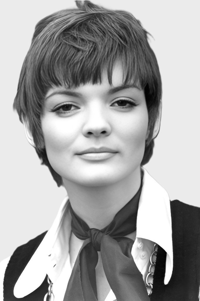 Josiane Tanzilli as Clara in Man, Woman and Beast