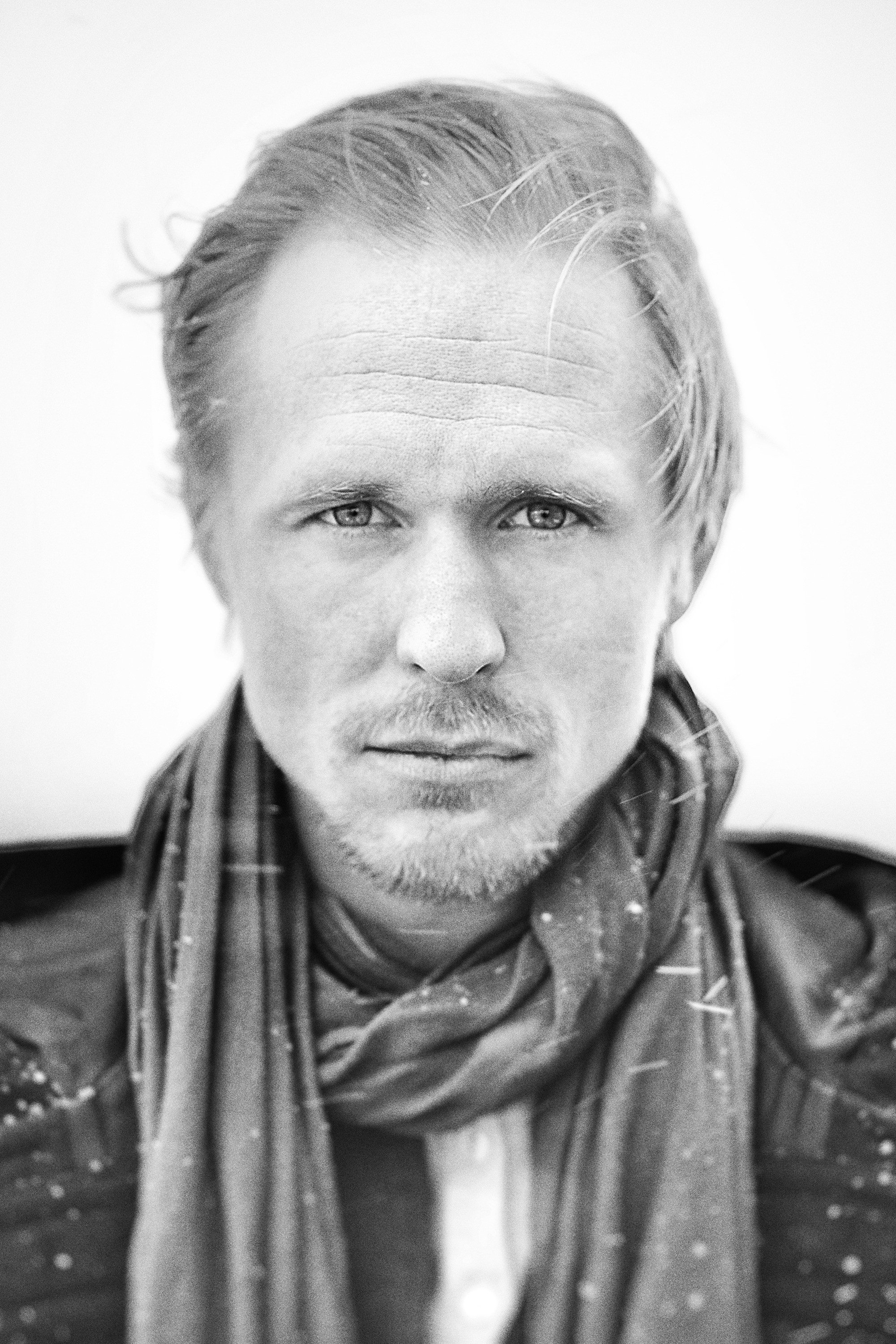 Sampo Sarkola as Olavi Suominen in Shadow Lines
