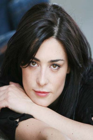 Elaine Bonsangue as Sara in Midway: Tra la vita e la morte