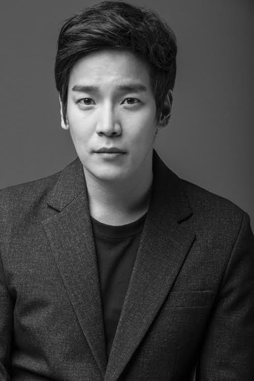 김남우 as Jin-ho in The Hypnosis