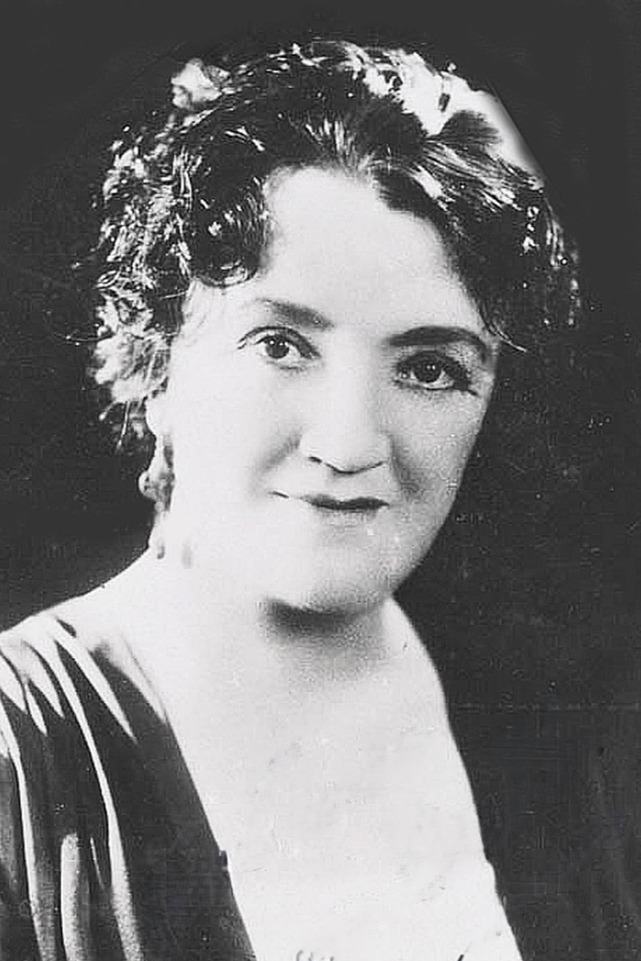 Marie Ault as Cook (uncredited) in Blithe Spirit