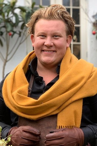 Karl Fredrik Gustafsson as Self - Contestant in Hela Kändis-Sverige Bakar