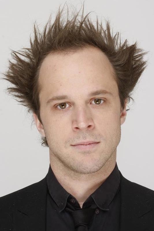 Guillaume Darnault as Les Canards Jr. / Muldor / Les Proumpfs / Papy Fougasse / Monsieur Man / Les Daltonne / Pedro / Lapin du Métro / Edouard / Porkypute / Ptiripou / Rouge Roger / Yu Gi Uno / Vegueta / Le Marcha in The Wakos