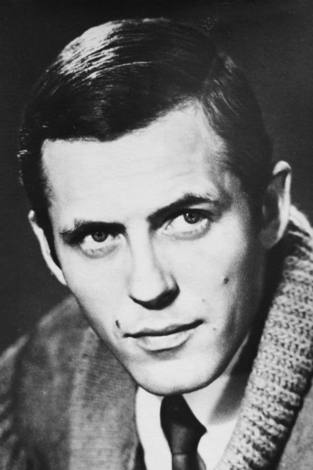 Анатолий Азо as Valeriy / mesye Zhak in How Do I Call You Now?..