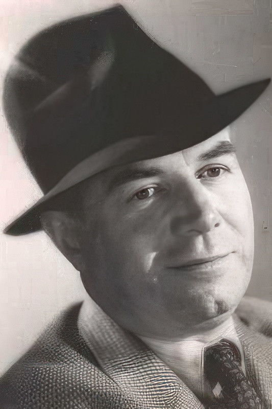 Georges Vitray as Brown in Inspecteur Grey