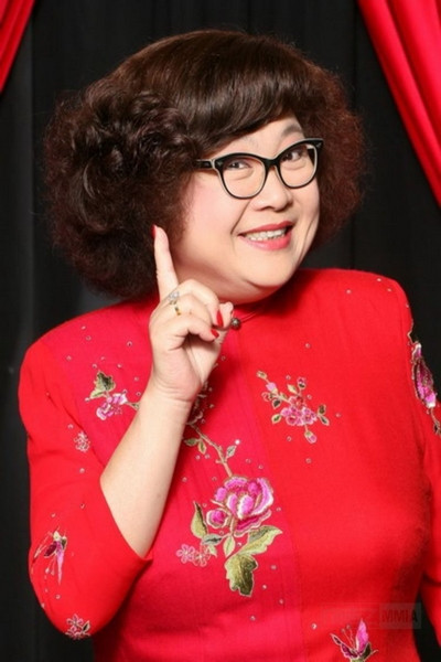 沈澱霞 as Bai's Mother in Cat vs. Rat