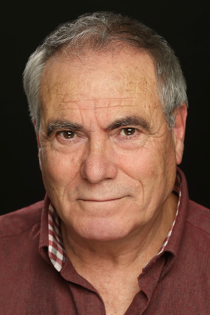 Joaquín Gómez as Julio in Los sueños húmedos de Patrizia