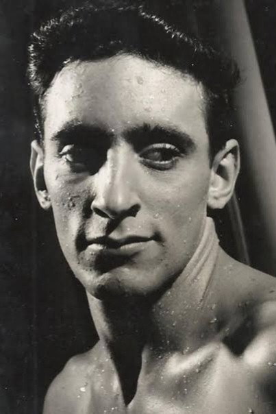 Roberto Cobo as El Hombre sin brazos in The Heart of the Night