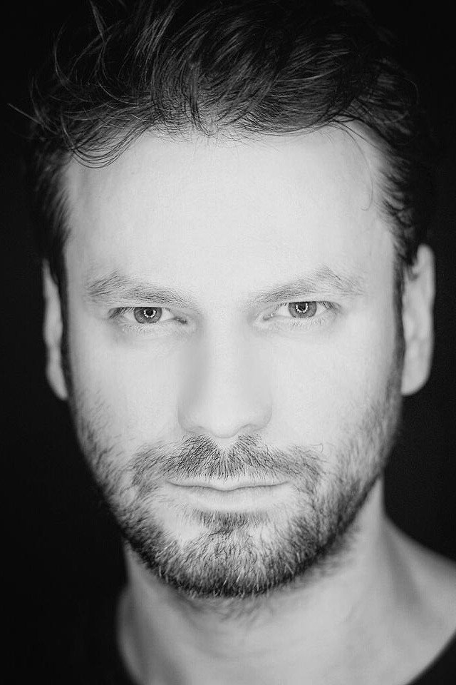 Umut Özkan as Cemil in En Uzun Gece