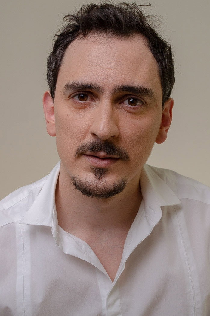 Vinicius Meloni as Álvaro in Your Bones and Your Eyes