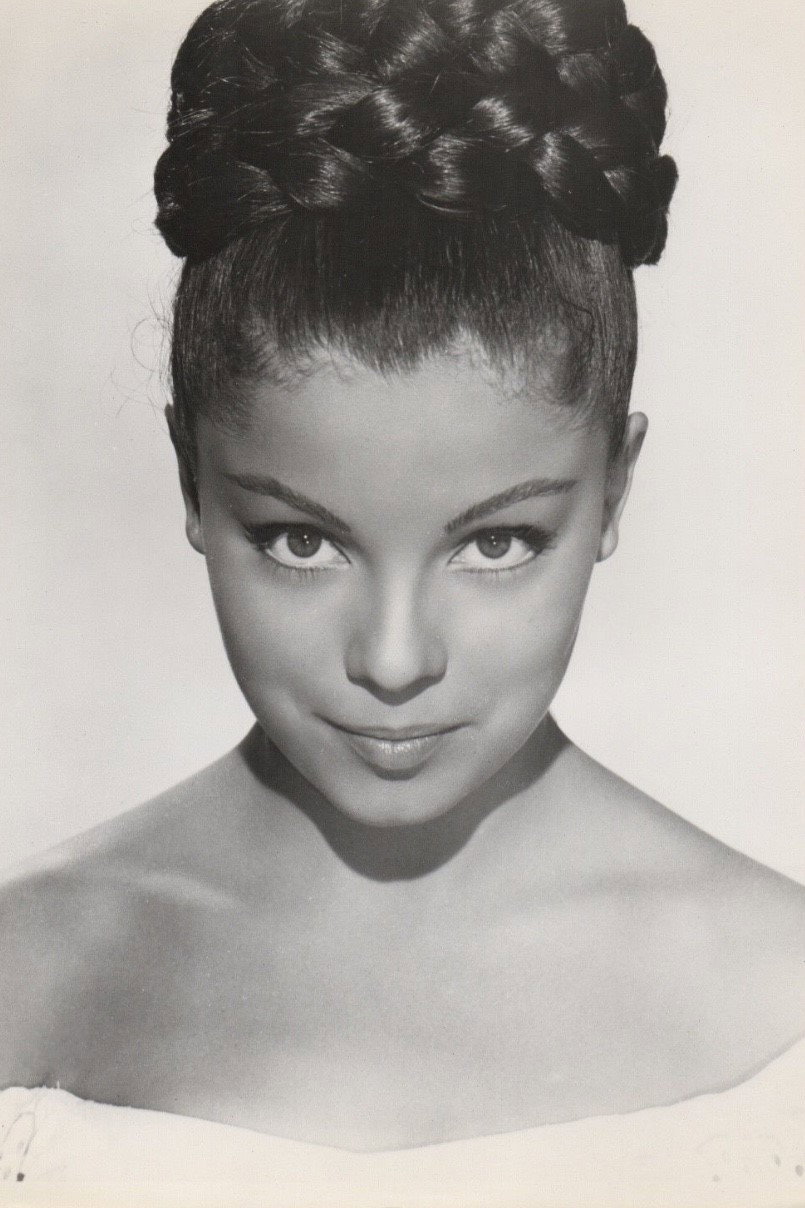 Manolita Barroso as Juana (as Manolita Barroso) in The Savage Guns
