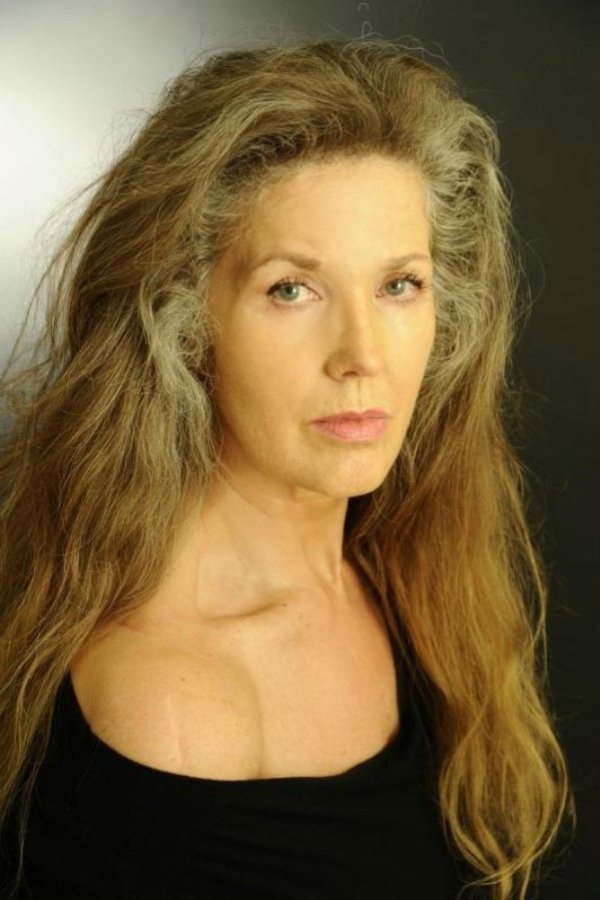 Jennifer Guy as Mum in Cavegirl